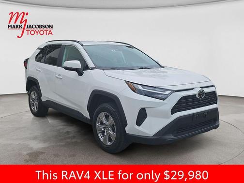 Ice Cap 2024 Toyota RAV4 XLE