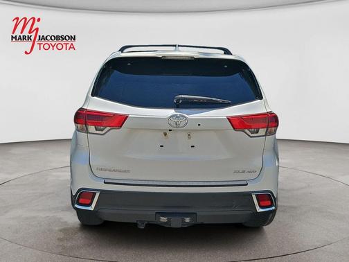 Blizzard Pearl 2019 Toyota Highlander XLE