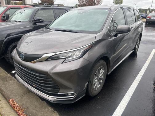 2022 Toyota Sienna XLE