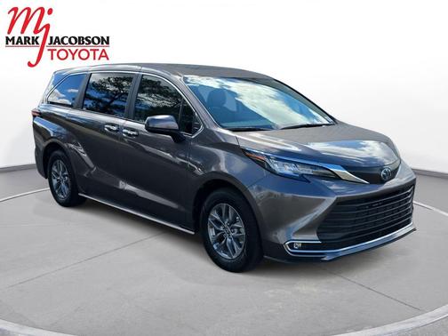 2022 Toyota Sienna XLE