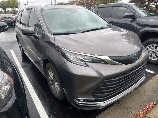 2022 Toyota Sienna XLE