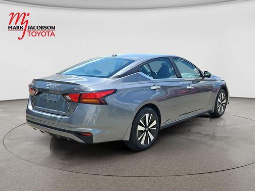Gun Metallic 2021 Nissan Altima 2.5 SV