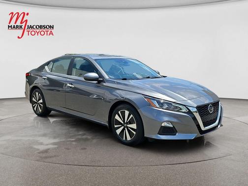 Gun Metallic 2021 Nissan Altima 2.5 SV