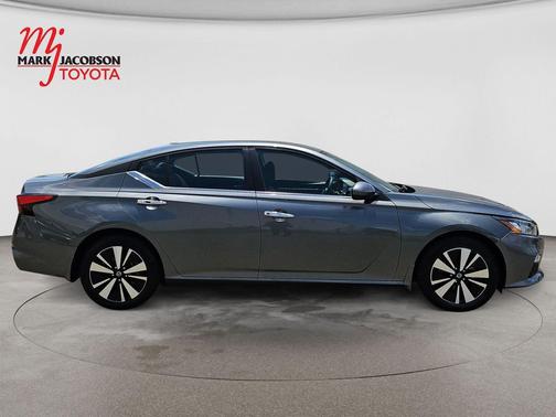 Gun Metallic 2021 Nissan Altima 2.5 SV