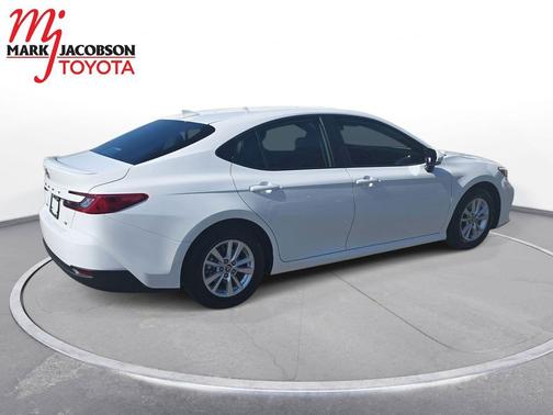 Ice Cap 2026 Toyota Camry LE