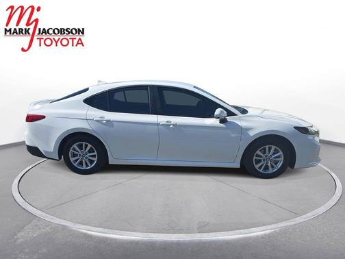 Ice Cap 2026 Toyota Camry LE