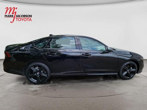 Crystal Black Pearl 2023 Honda Accord Hybrid Sport-L