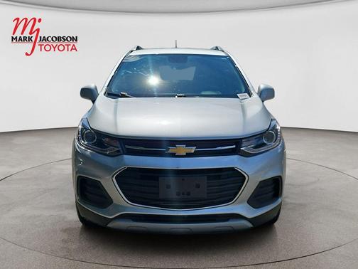 Silver Ice Metallic 2022 Chevrolet Trax LT