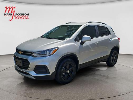 Silver Ice Metallic 2022 Chevrolet Trax LT