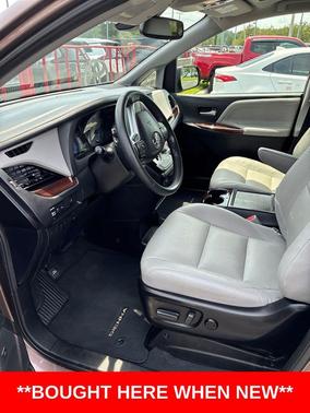 Toasted Walnut Pearl 2020 Toyota Sienna Limited