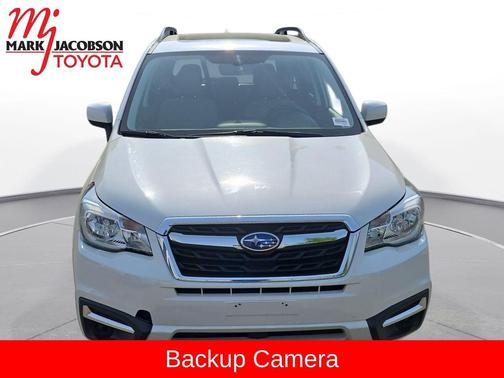 Crystal White Pearl 2017 Subaru Forester 2.5i Premium