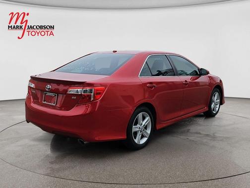 Barcelona Red Metallic 2014 Toyota Camry SE