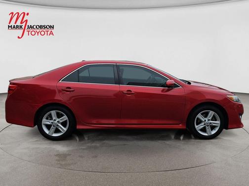 Barcelona Red Metallic 2014 Toyota Camry SE