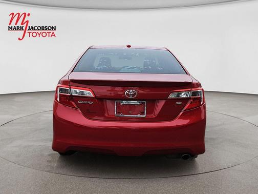 Barcelona Red Metallic 2014 Toyota Camry SE