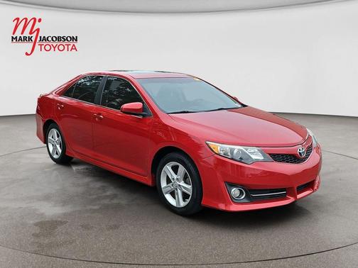 Barcelona Red Metallic 2014 Toyota Camry SE