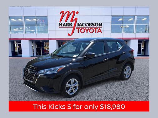 Super Black 2024 Nissan Kicks S