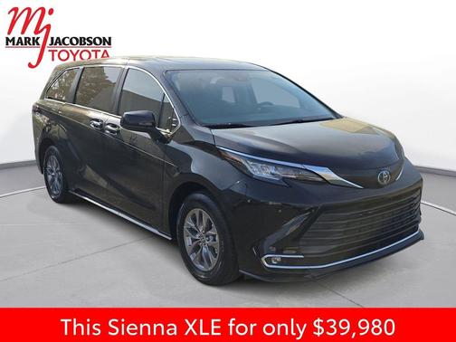 2023 Toyota Sienna XLE