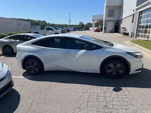2025 Toyota Prius LE