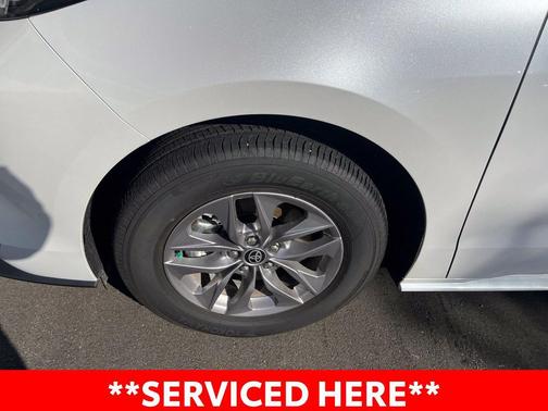 Wind Chill Pearl 2026 Toyota Sienna XLE