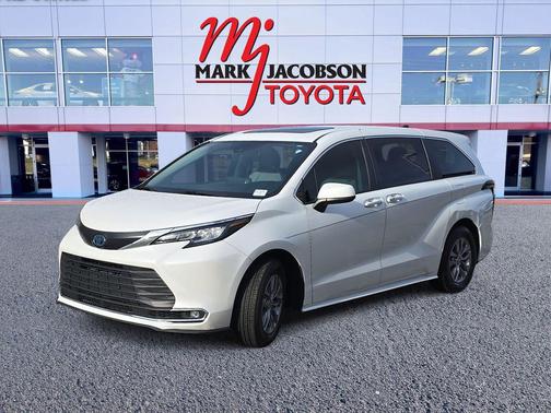 2023 Toyota Sienna XLE