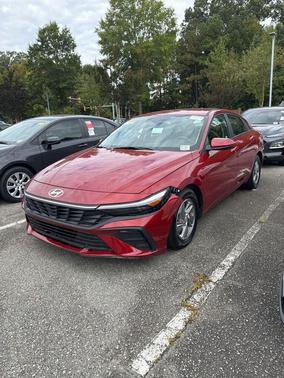 2025 Hyundai ELANTRA SE