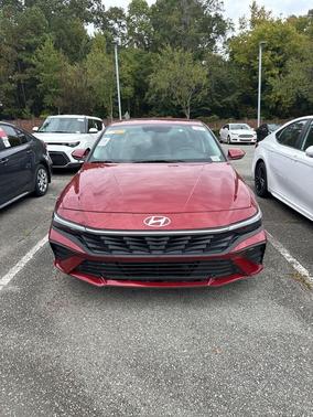 2025 Hyundai ELANTRA SE