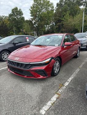 2025 Hyundai ELANTRA SE
