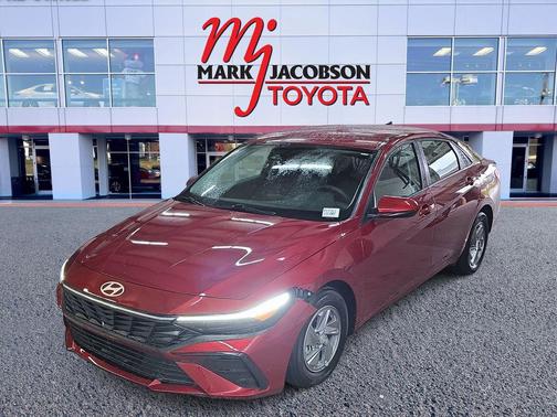 2025 Hyundai ELANTRA SE