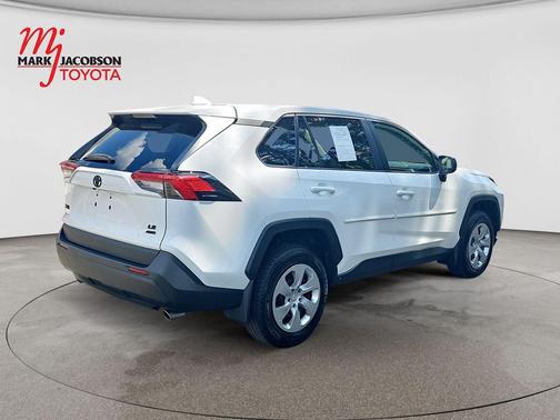 Ice Cap 2023 Toyota RAV4 LE