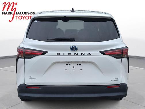 2021 Toyota Sienna LE