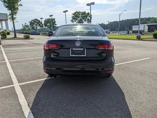 Photo 5 of 45 of 2016 Volkswagen Jetta 1.4T S