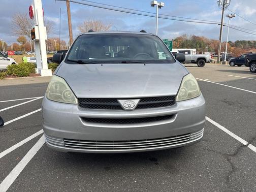 2004 Toyota Sienna LE