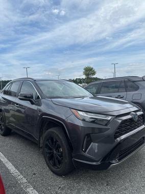 2022 Toyota RAV4 Hybrid SE