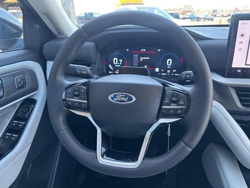 Star White 2026 Ford Explorer Platinum