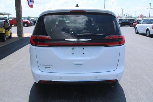 2023 Chrysler Pacifica Touring-L
