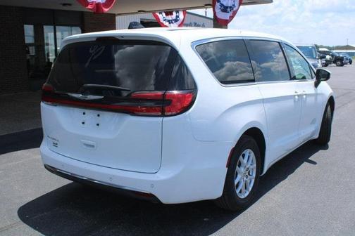 2023 Chrysler Pacifica Touring-L