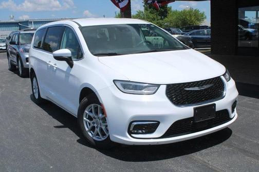 2023 Chrysler Pacifica Touring-L