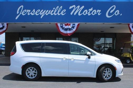 2023 Chrysler Pacifica Touring-L