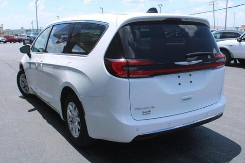 2023 Chrysler Pacifica Touring-L