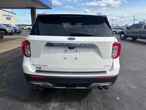 White 2022 Ford Explorer Platinum