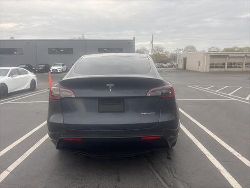 2022 Tesla Model Y Long Range Dual Motor All-Wheel Drive