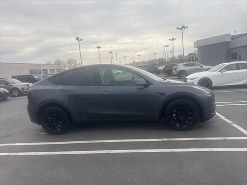 2022 Tesla Model Y Long Range Dual Motor All-Wheel Drive