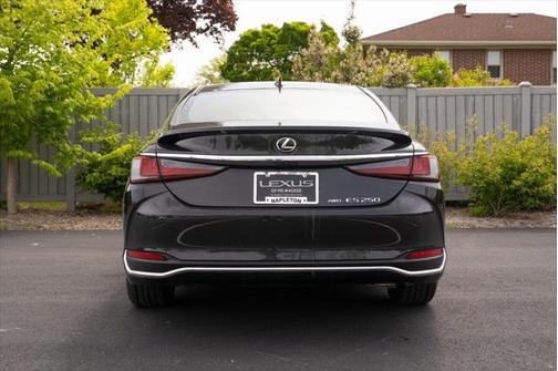 2022 Lexus ES 250 Base