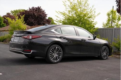 2022 Lexus ES 250 Base