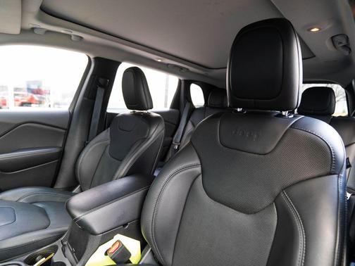 Spitfire Orange Clearcoat 2021 Jeep Cherokee Latitude Lux