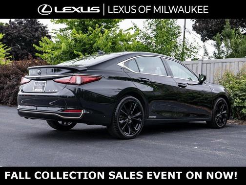 2022 Lexus ES 300h F SPORT