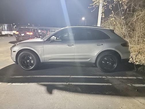 Rhodium Silver Metallic 2017 Porsche Macan Macan