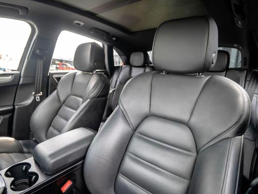 2017 Porsche Macan Macan