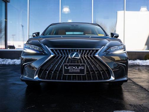2023 Lexus ES 300h Ultra Luxury