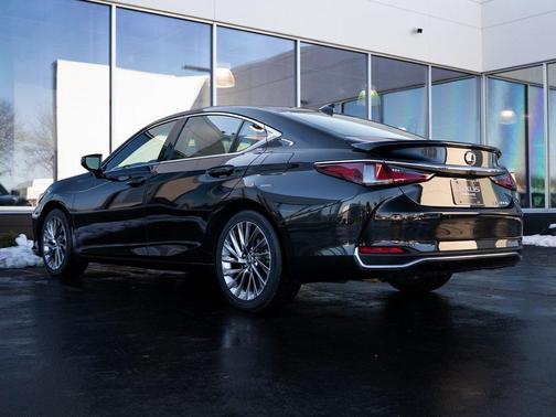 2023 Lexus ES 300h Ultra Luxury